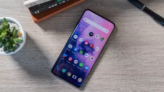 OnePlus 7 Pro Makes You Wonder Why Other Big Smartphones Have To Be So Expensive