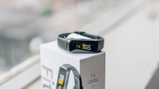 Samsung Galaxy Fit Unboxing: Sporty, Compact And Delicate