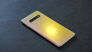 Galaxy S10+ Park Hang Seo Limited Edition: New Prism Silver Color Variant With Two Exclusive Accessories