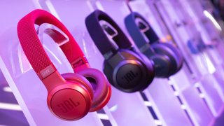 JBL Introduces New LIVE Headphone Series In India