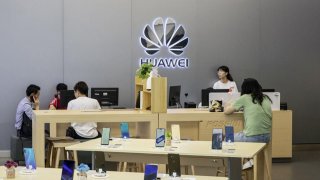 Huawei Offers A Full Refund For Devices That Can't Run Google & Facebook