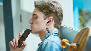 Sony Launches New Earphones WI-C200 And WI-C310, Support Siri And Google Assistant