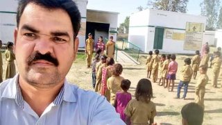 UP School Teachers Take Selfies For Their Attendance Check