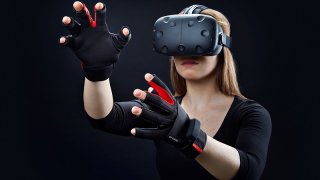 You Can Grab Virtual Objects With This New VR Glove