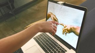 You May Spend Just $1 To Have A Touchscreen Computer From A Macbook If Following These Steps