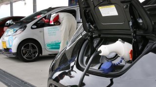 The Process That Electric Vehicles Refill With Chargers