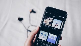Spotify Now Allows Users To Share Music And Podcast To Snapchat
