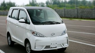 This Electric Car Runs 20 Kilometers Everyday In A Month Without Charging