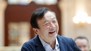 Chinese Netizens Fiercely Argue As Huawei CEO Spotted Using An iPad