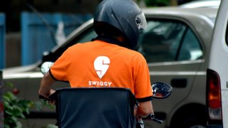 Man Receives Both The Food And A Beating From Swiggy Guy For Complaining