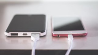 Public USB Wall Chargers May Infect Your Devices With Malware, Experts Warn