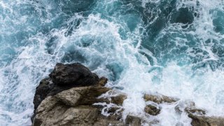 This New Technique Split Hydrogen From Seawater For Clean Energy