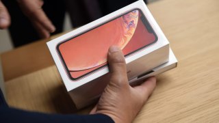 Scammers Caught Importing $6 Million Worth Of Counterfeit iPhones