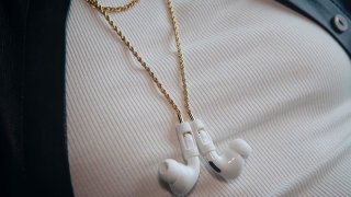 These Chains Turn Wireless AirPods Into Wired AirPods