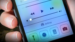 A Bug In AirDrop On iOS 13 Lets Anyone Temporarily Blocks Another iOS Users From Their iPhones Or iPads