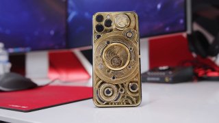 World's Most Expensive iPhone 11 Pro Hands-On: 24-Carat Gold & 137 Diamonds