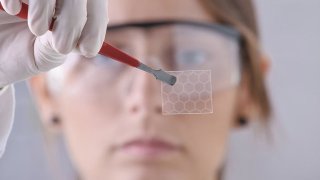 This Graphene Battery Can Fully Charge In Just 20 Minutes While Others Take 90