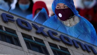 No More iPhones, Foxconn Empoyees Instead Produce Medical Face Masks