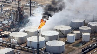 Oil Price Drops To Historic Lows, Hundreds Of US Oil Companies Might Go Bankrupt