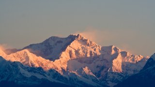 People Living In West Bengal’s Siliguri Can Now See The World’s Third Highest Peak