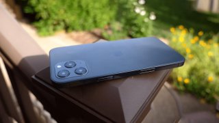 This Video Offers Hands-On Experience With iPhone 12 Dummy Units, Confirming iPhone 4-Like Appearance