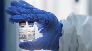 Russia Advertises Its COVID-19 Vaccine But Even Russian Medics Don't Want To Receive It