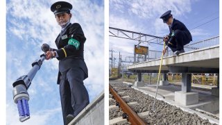 Passengers Drop So Many AirPods Onto Train Tracks That Officials Use A Vacuum Cleaner To Retrieve Them