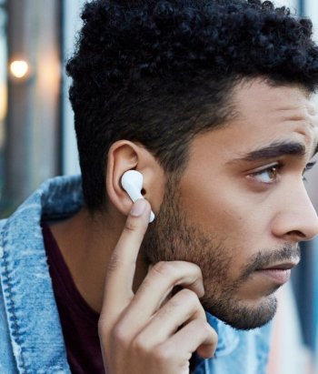 7 Common AirPods Problems And How To Fix Them