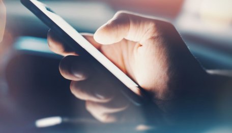The Number Of Smartphone Users In India May Hit About 374 Million This Year