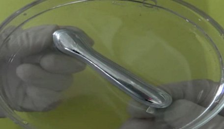 This New Liquid Metal Can Stretch To All Directions Without Breaking Apart
