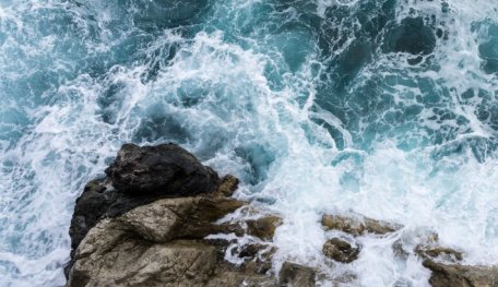 This New Technique Split Hydrogen From Seawater For Clean Energy