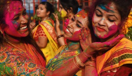 Despite The Uncontrollable Coronavirus Outbreak And Warning From PM Modi, Indians Celebrated Holi Festival