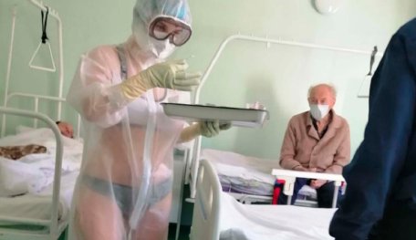 Nurse Wears Only Underwear Under Transparent Protective Suit, Male Patients Said They Had No Objection