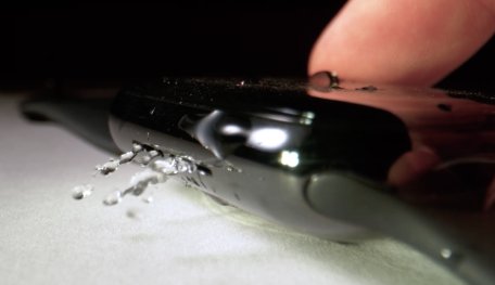 [Video] Watch This Apple Watch Pumps Water Out Through Its Speakers