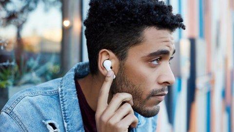 7 Common AirPods Problems And How To Fix Them