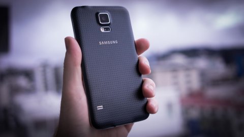 Samsung Galaxy S5 Price in India vs Galaxy Note 4: Which Is The Better Phone?