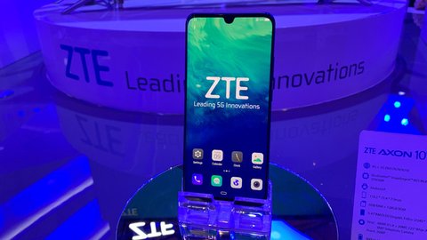 634187 Hands On With Zte S Axon 10 Pro 5g And Blad