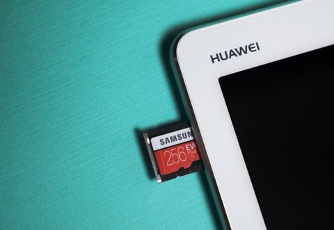 Huawei-Banned-From-Manufacturing-Phones-With-Sd-card