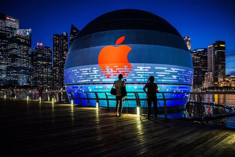 Floating Orb in Marina Bay Sands could be Apple's latest flagship store in  S'pore set to open this year