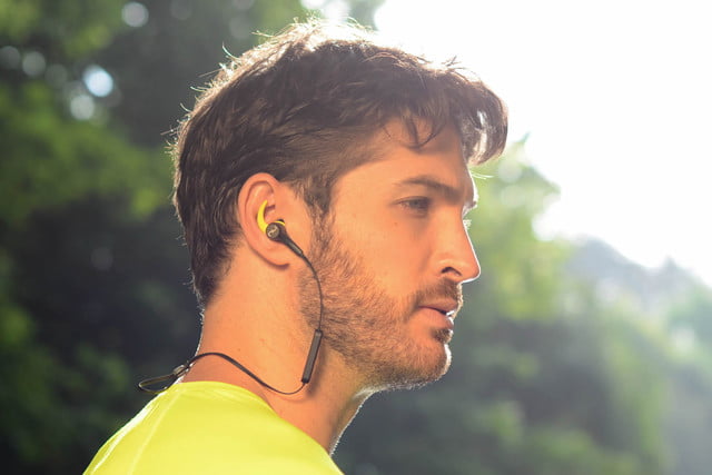 Optoma-Nuforce-Be-Sport3-Lifestyle