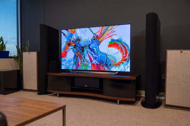 OLED-is-the-new-premium-in-the-smartphone-industry