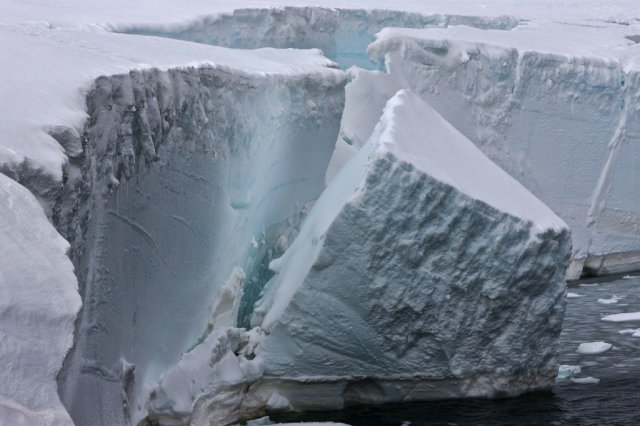 ice-making-submarine-combats-global-warming-1