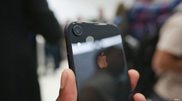 black-iPhone-XR-design