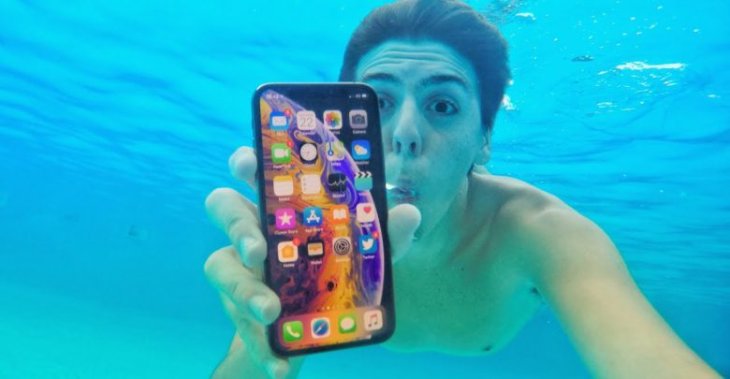 iPhone XS water test