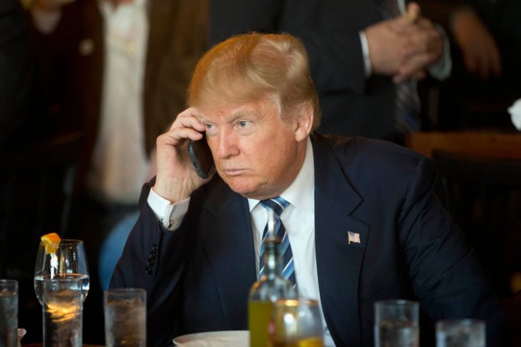 Donald trump using iphone