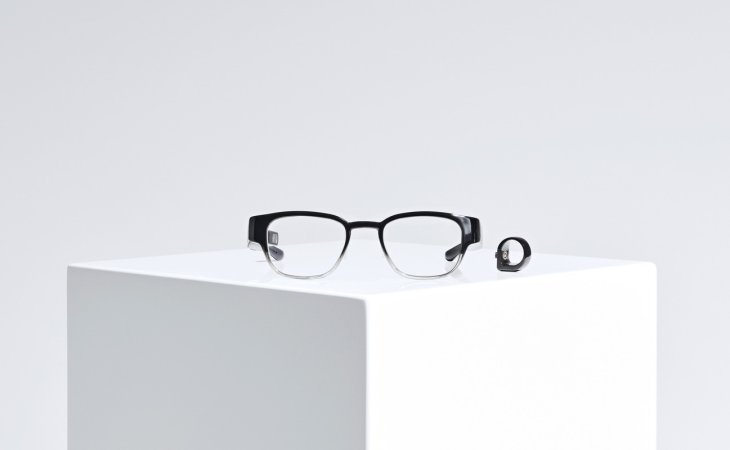 Focals-help-users-interact-with-their-phones