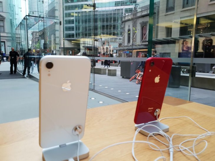Apple Store Sydney Iphone Xr Bench