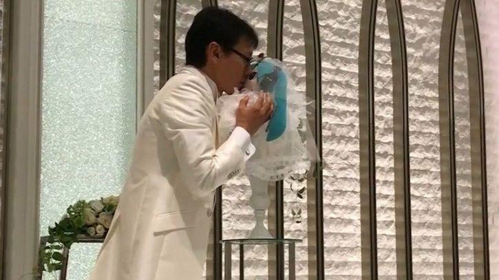 Káº¿t quáº£ hÃ¬nh áº£nh cho japanese man married a hologram