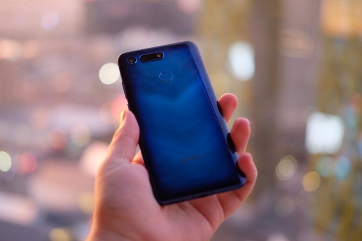 Káº¿t quáº£ hÃ¬nh áº£nh cho honor view 20 on hand