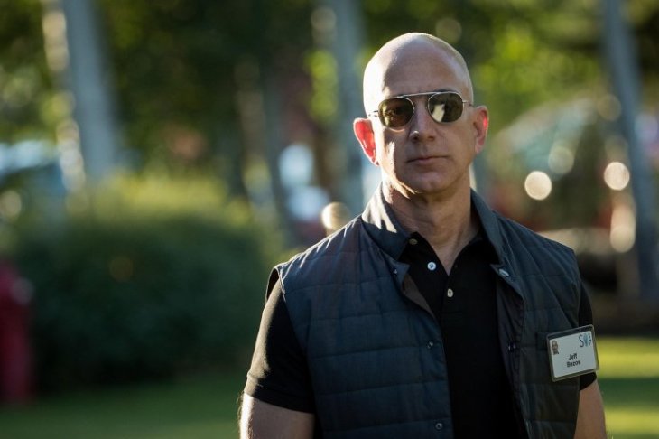 Jeff Bezos Amazon Earnings Down Richest Person